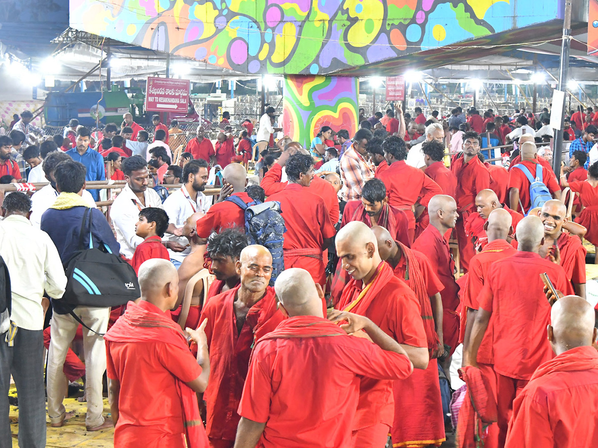 Bhavani Mala Devotees Heavy Crowd In Vijayawada Photos 10