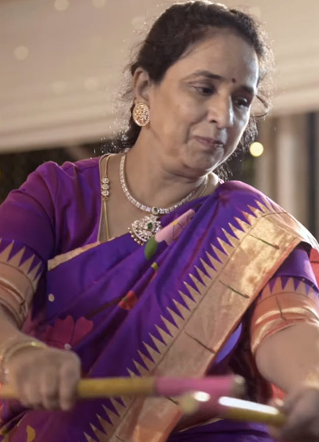 PV Sindhu Played Vendi Bathukamma With Husband (Photos)12