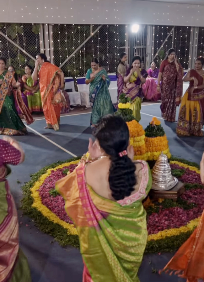 PV Sindhu Played Vendi Bathukamma With Husband (Photos)15
