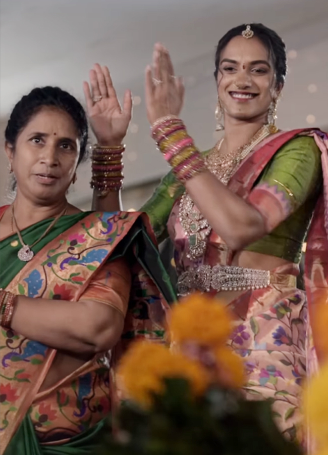 PV Sindhu Played Vendi Bathukamma With Husband (Photos)16