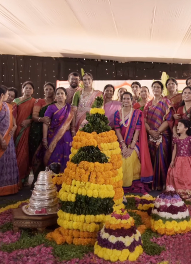 PV Sindhu Played Vendi Bathukamma With Husband (Photos)17