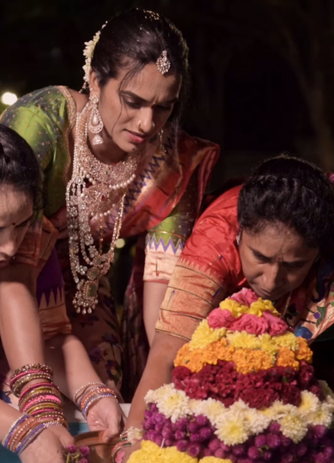 PV Sindhu Played Vendi Bathukamma With Husband (Photos)18