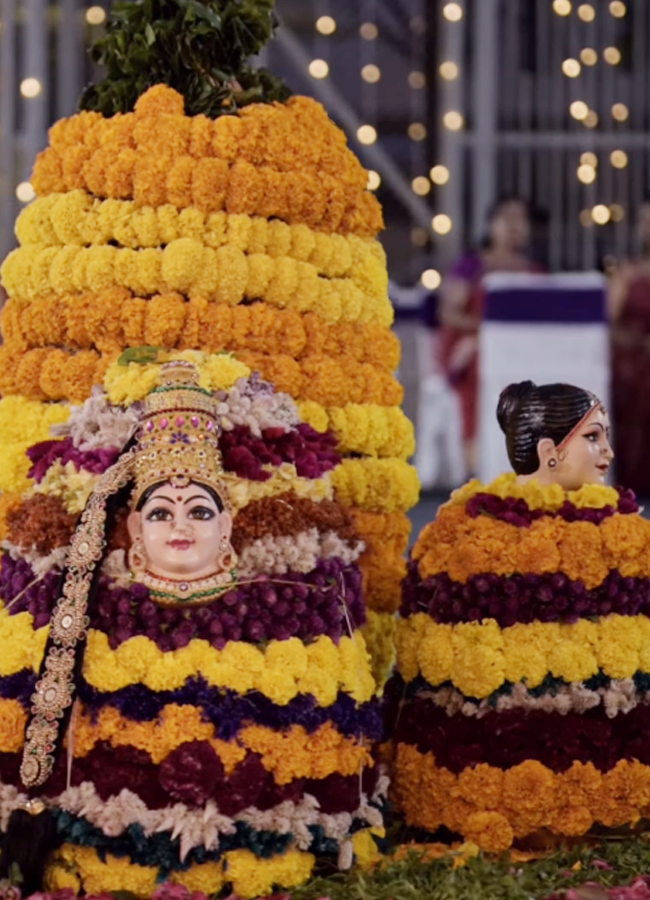 PV Sindhu Played Vendi Bathukamma With Husband (Photos)4