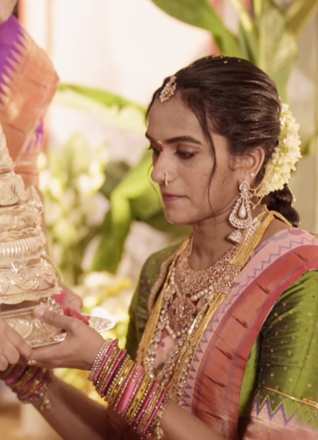 PV Sindhu Played Vendi Bathukamma With Husband (Photos)5