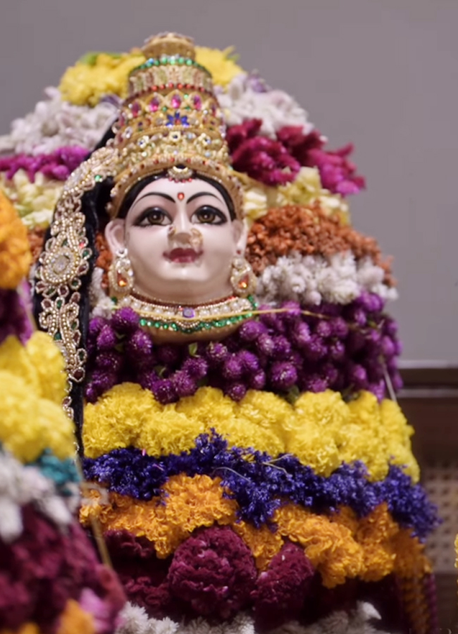 PV Sindhu Played Vendi Bathukamma With Husband (Photos)6