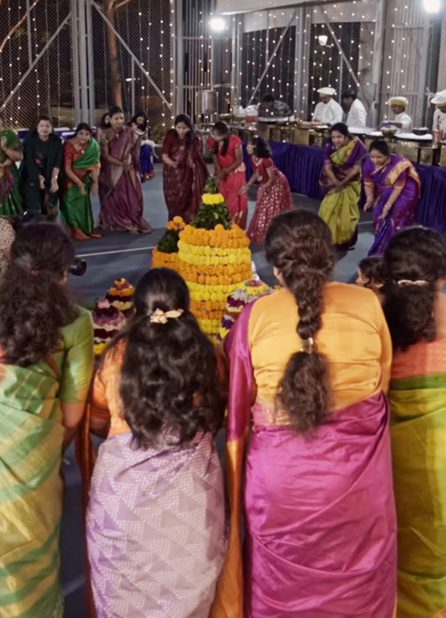 PV Sindhu Played Vendi Bathukamma With Husband (Photos)8