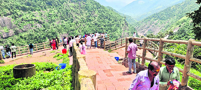మన్యంలో వీకెండ్‌ జోష్‌2