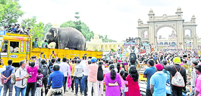 సంతోషం పంచి.. బాధగా వీడ్కోలు 3