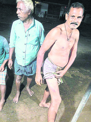 అర్ధరాత్రి లాఠీ చార్జ్‌1