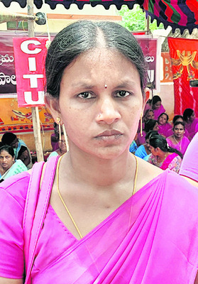 రాజకీయాలతో ముడిపెట్టి వేధింపులు
2