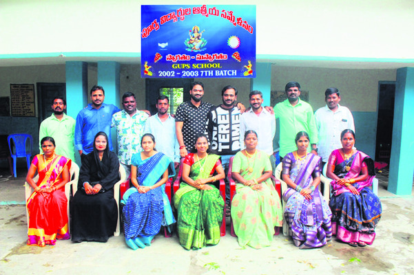 దశాబ్దాల తర్వాత.. ఒక్కచోటికి.. 1