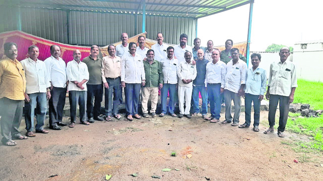 దశాబ్దాల తర్వాత.. ఒక్కచోటికి.. 3