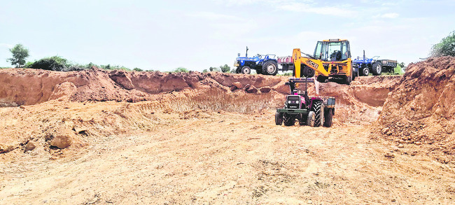 రెచ్చిపోతున్న మట్టి దొంగలు1