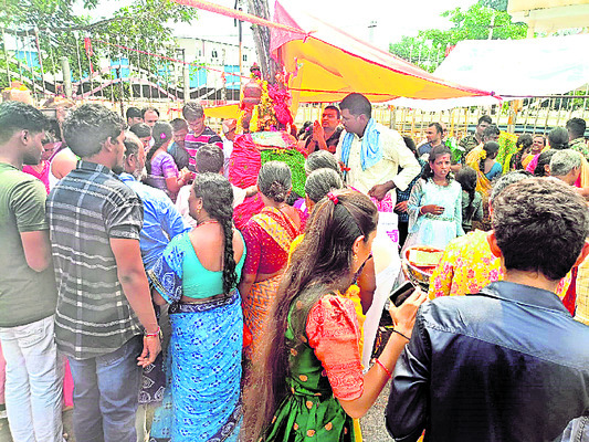 రామప్పలో కోలాహలం1