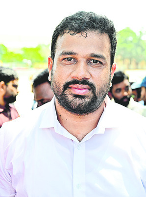 రోడ్డెక్కిన సచివాలయ ఉద్యోగులు 5