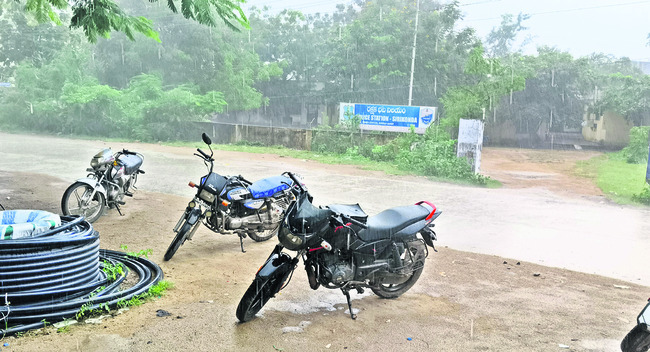 సిరికొండ మండలంలో భారీ వర్షం 
1