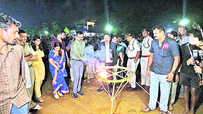 ముగిసిన వేడుక 1