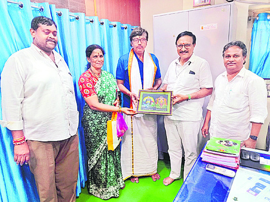 శివాలయంలో అన్నదానానికి విరాళం 1