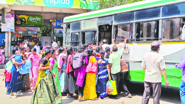 బస్సు, రైలు కిటకిట 1