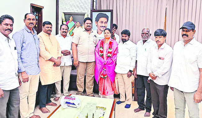 వైఎస్సార్‌ సీపీ బలోపేతానికి కృషి చేద్దాం 1