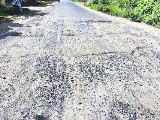 రోడ్లపై ప్రయాణమే నరకప్రాయం!2