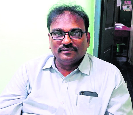 సరుకులు స్టాక్‌ పాయింట్‌లోనే.. 1