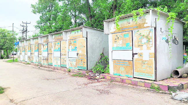 దుకాణాలు నిరుపయోగం2