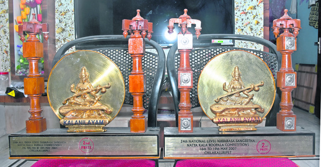 కళామతల్లి సేవే లక్ష్యంగా.. 2