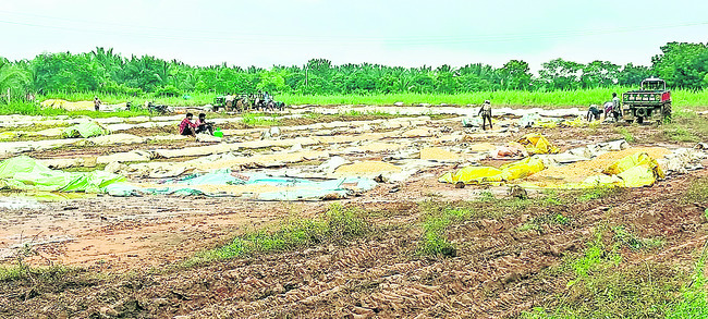 ఆశలు నీట మునిగి.. కన్నీళ్లు మిగిలి!1