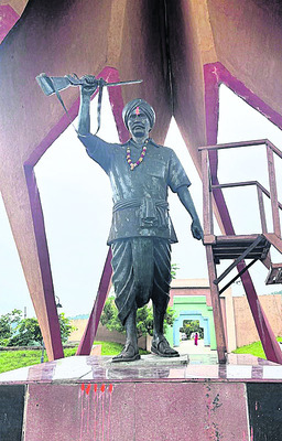 భీం త్యాగానికి గౌరవం1