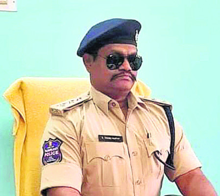 గేదెను ఢీకొని యువకుడు మృతి1