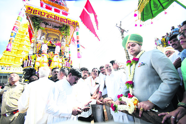 చాముండి గిరులపై రథ సంభ్రమం2