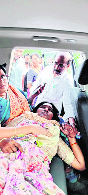 ఐదు ఇసుక ట్రాక్టర్లు సీజ్
1
