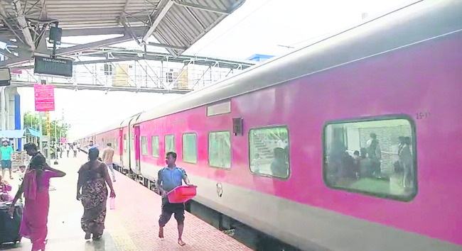 మిర్యాలగూడలో నిలిచిన ఫలక్‌నూమా ఎక్స్‌ప్రెస్‌2