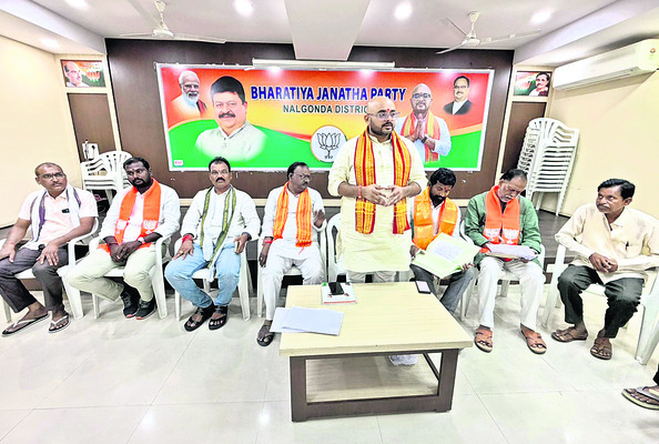 మిర్యాలగూడలో నిలిచిన ఫలక్‌నూమా ఎక్స్‌ప్రెస్‌1