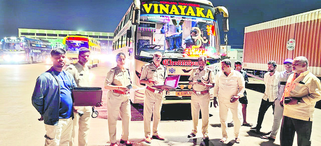 ప్రైవేట్‌ ట్రావెల్స్‌ల్లో తనిఖీలు 
1