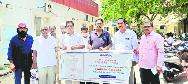 అర్జీలిచ్చాం.. ఆలకించండి5