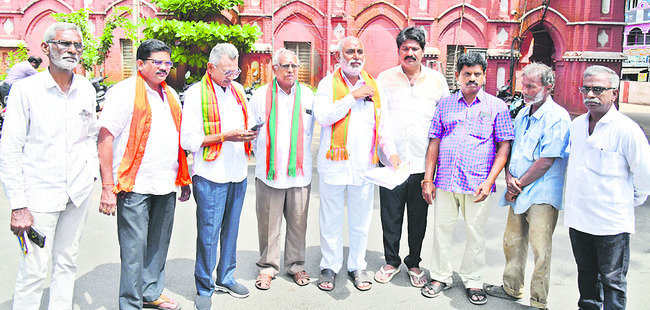 అర్జీలిచ్చాం.. ఆలకించండి6
