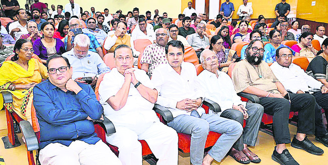 ప్రాణనాథ్ పట్నాయక్ నిబద్ధత స్ఫూర్తిదాయకం: గవర్నర్ 1