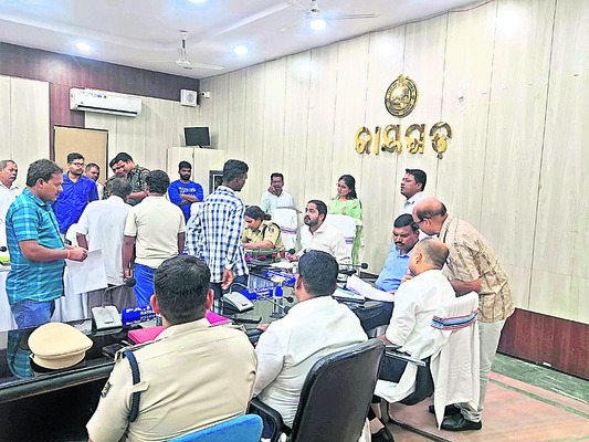 గ్రీవెన్స్కు వినతుల వెల్లువ 1