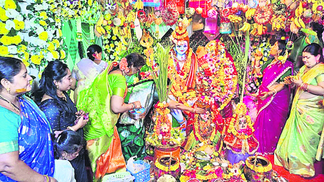 భక్తిశ్రద్ధలతో గౌరీపౌర్ణమి 2