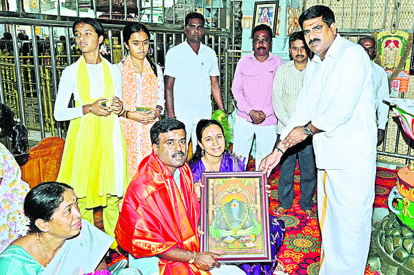 ఆగని ఏనుగుల దాడి
1