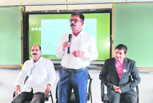 మెరుగైన సేవలే లక్ష్యం కావాలి 1