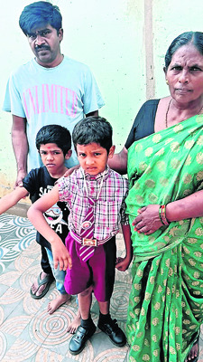 ఐదు ఇసుక ట్రాక్టర్లు సీజ్
2