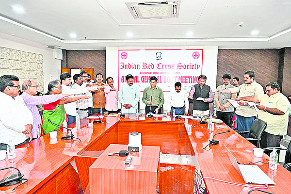 సేవాభావంతో రెడ్క్రాస్ పని చేయాలి 1