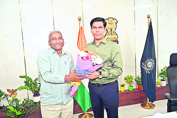 మాటల్లోనే పారదర్శకత.. సిఫార్సులకే ప్రాధాన్యత 1