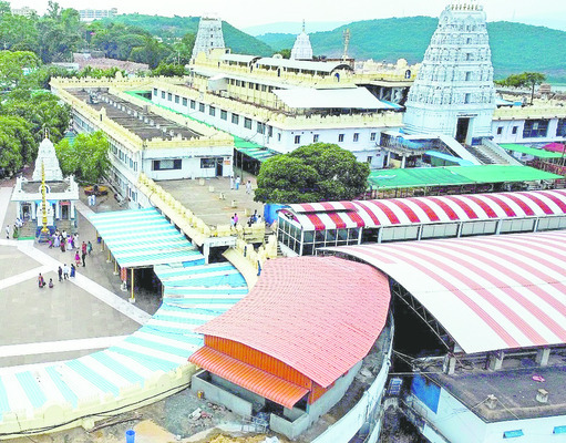భక్తుల్లో అదే అసంతృప్తి1