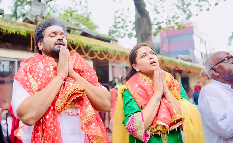 Manchu Manoj And Wife Bhuma Mounika Reddy Visits Kamakhya Devi Temple Photos2