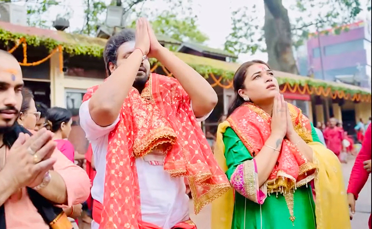 Manchu Manoj And Wife Bhuma Mounika Reddy Visits Kamakhya Devi Temple Photos3