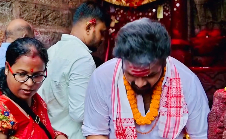 Manchu Manoj And Wife Bhuma Mounika Reddy Visits Kamakhya Devi Temple Photos16